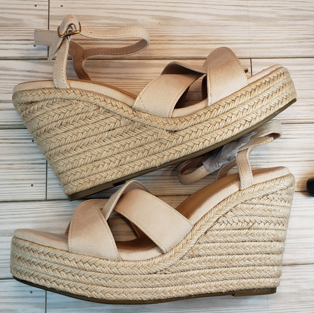 Coutgo wedge-heeled sandals with ankle straps size 8½ NWOT (sa203)